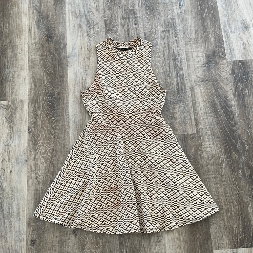 Patterned dress with back accent
